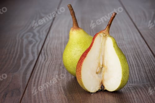 Preview: Fresh Pears On Wooden Table