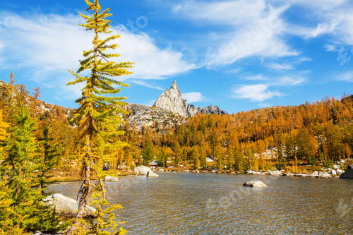Preview: Alpine lake