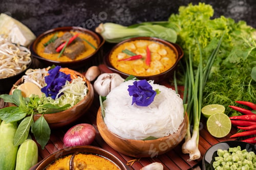 Preview: Rice noodles in a bowl of curry paste with chili, cucumber, long bean, lime, garlic and spring onion