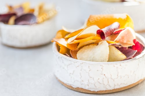 Preview: Bowl of Healthy Snack from Vegetable Chips