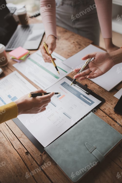 Preview: Groups of people joining in discussions, business meetings, startup company sales team meetings, bra