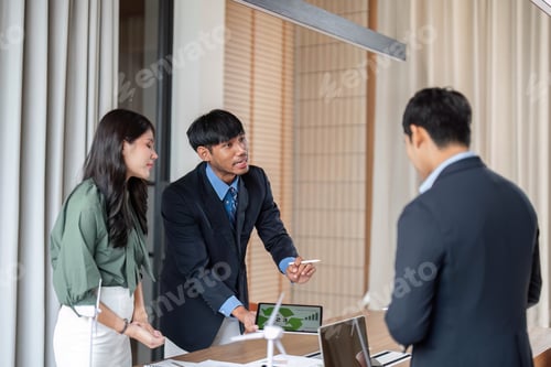 Preview: Sustainability session with professionals exchanging ESG views