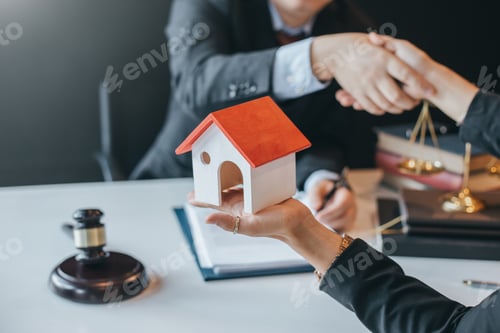 Preview: Lawyer who provides legal advice in the office. Trading house legally.