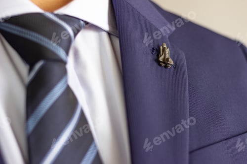 Preview: Man wearing suit with space shuttle lapel pin