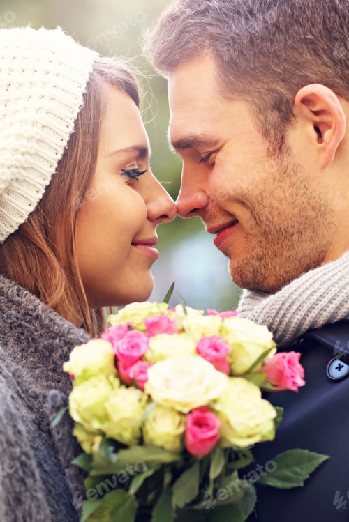 Preview: Young couple with flowers