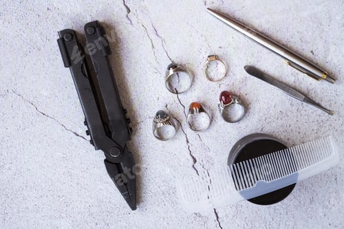 Preview: top view of masculine men's items, player, rings, pens, comb