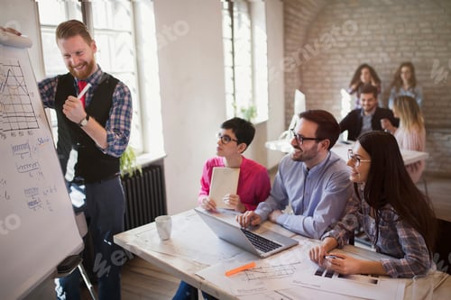 Preview: Picture of architect doing presentation to his colleagues
