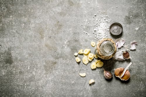 Preview: Spicy background. Fragrant garlic salt.