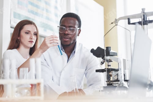 Preview: Laboratory laboratories conduct experiments in the chemical laboratory