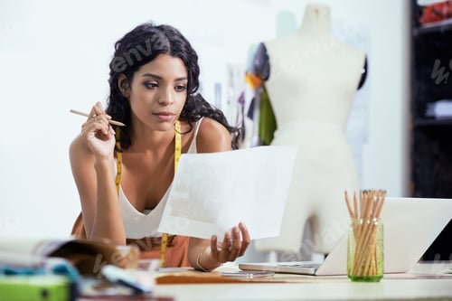 Preview: Designer drawing sketches