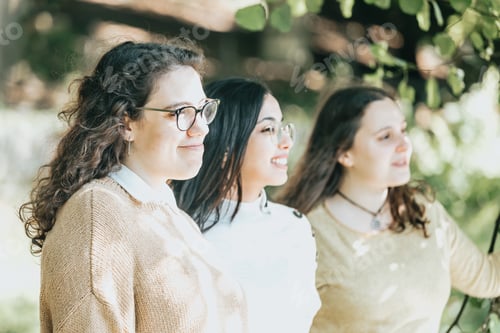 Preview: Three young woman looking with confidence to the horizon during a sunny day