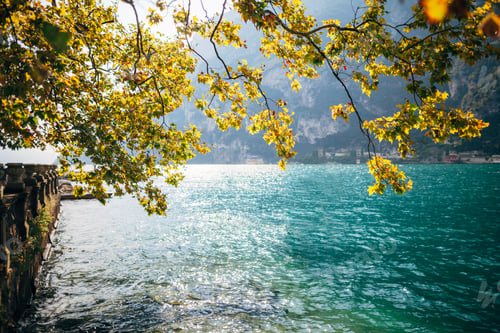 Preview: Scenic landscape of beautiful lake in Italy