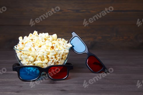 Preview: A bowl of popcorn popcorn and 3D glasses for watching movies with friends.