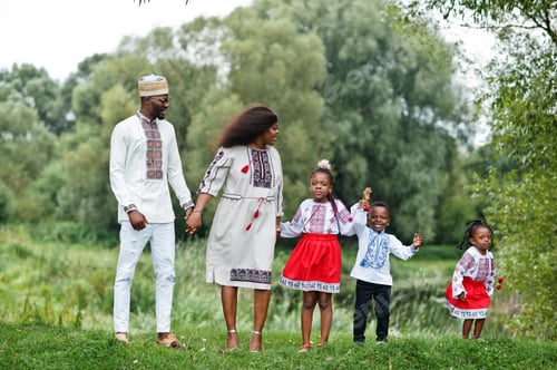 Preview: African family in traditional clothes