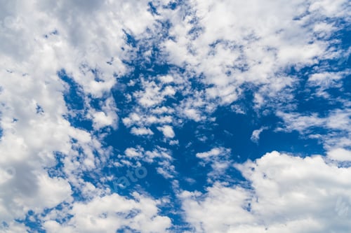 Vorschau: Wolken auf blauem Himmelshintergrund
