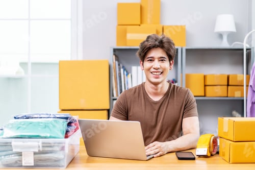 Preview: Entrepreneurs Small Business SME freelance working in home office using computer for commercial
