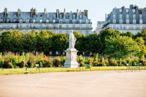 Preview: Sculpture in Tuileries gardens in Paris