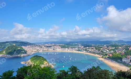 Preview: The famous La Concha beach in San Sebastian