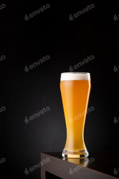 Preview: Glass of cold pale beer