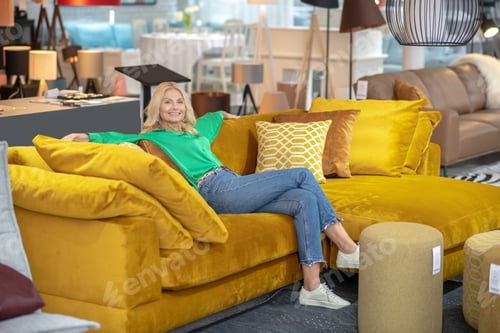 Preview: Blonde woman in a green blouse feeling good