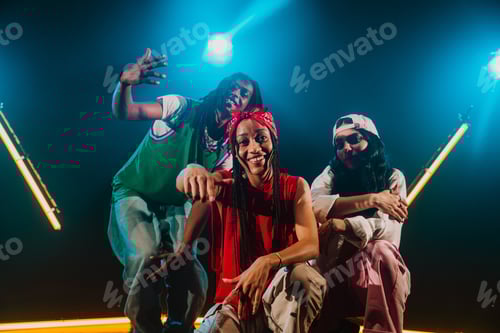 Preview: Group of hip hop dancer dancing together.