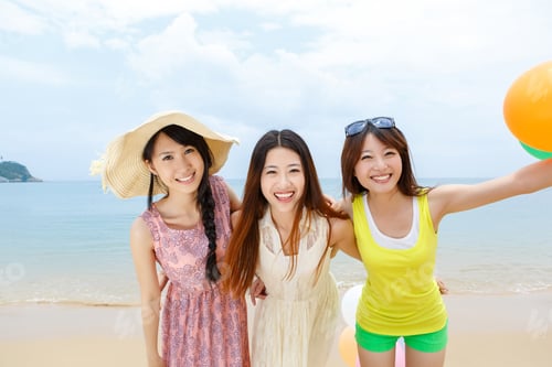 Preview: Pretty young girls traveling together at seaside