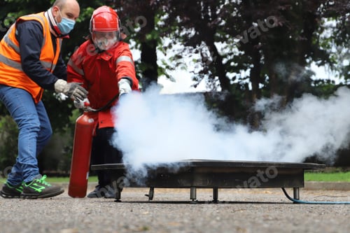 Preview: corporate safety - exercise during a firefighting course