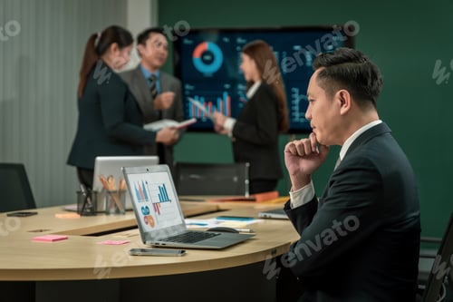 Preview: Modern Asian businessman with high confidence Committed to working together