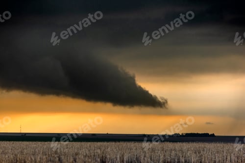 Preview: Tornadic Supercell Inflow at Sunset
