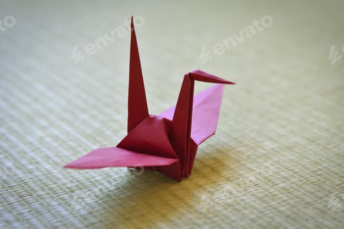 Preview: Paper crane on the tatami mat