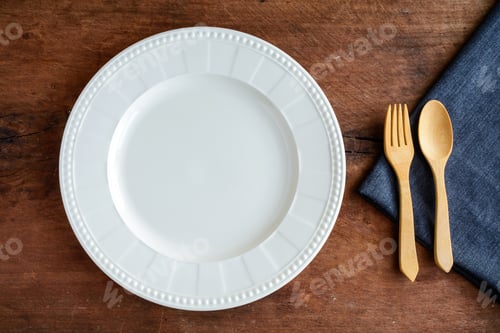 Preview: Empty dish with wooden spoon and fork on old wood