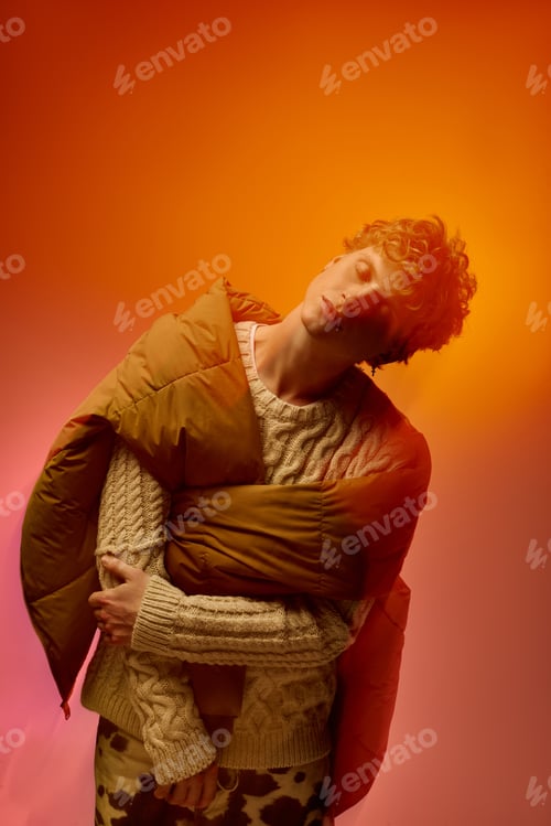 Preview: Unique Christmas fashion statement by a man in vibrant colors for holiday 2025
