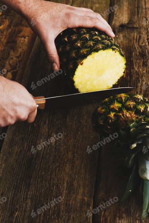 Preview: Guy with pineapple