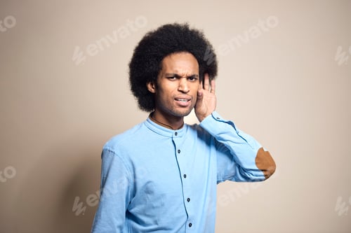 Preview: Woman putting hand to her ear
