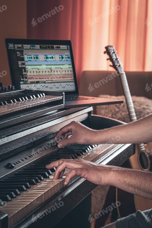 Preview: Man playing digital piano in home studio