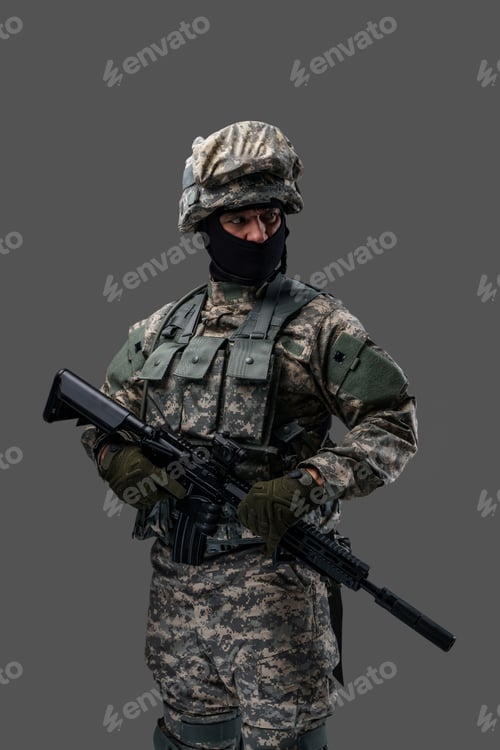 Preview: Proud soldier with rifle isolated on grey background
