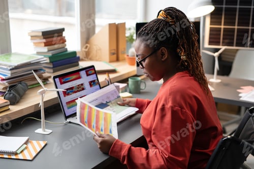 Preview: Businesswoman working with documents at office