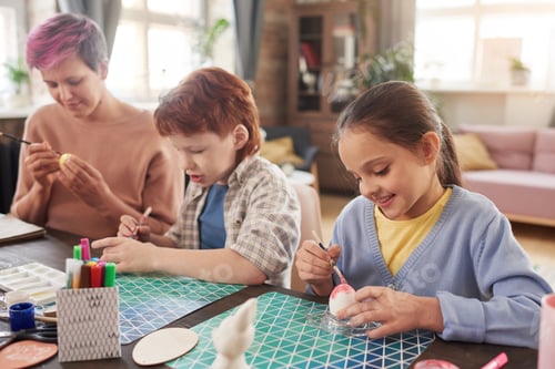 Preview: Family painting eggs for Easter