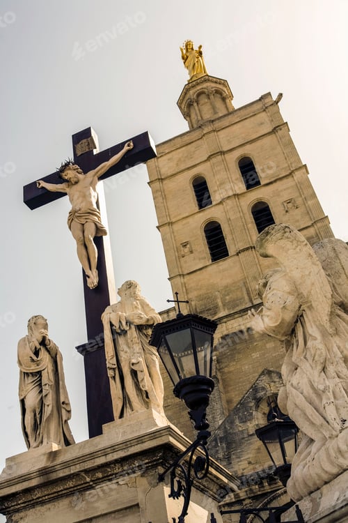 Preview: Low angle view of statues and cathedral, Avignon, Provence, France