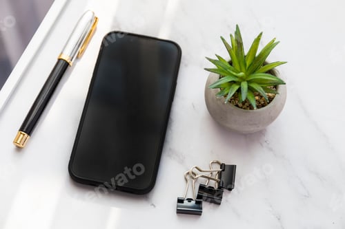 Preview: Smartphone on desk
