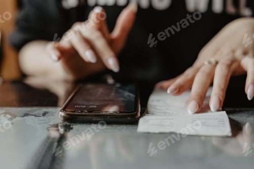 Preview: Paying bills with phone / paying check