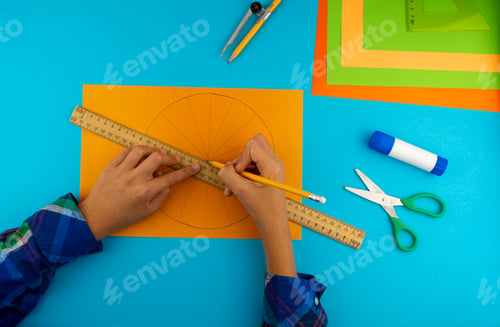 Preview: Step 3. Step by step instructions on how to make a pumpkin from colored paper or cardboard. Do it