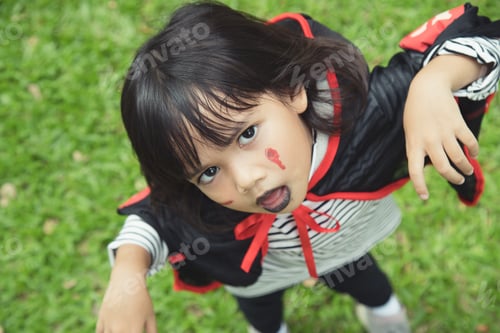 Preview: Happy Halloween! The cute little girl in Halloween costume