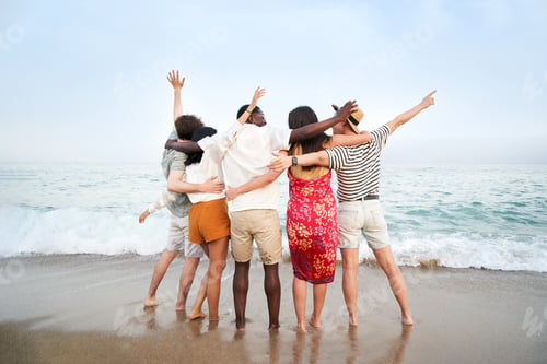 Preview: A group of friends with their backs to the camera enjoying the sea together - Multicultural