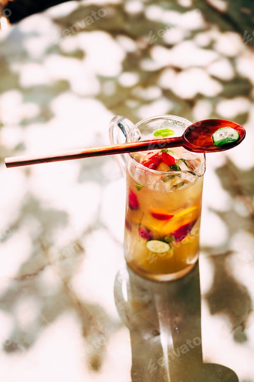 Preview: Summer cocktail with berries