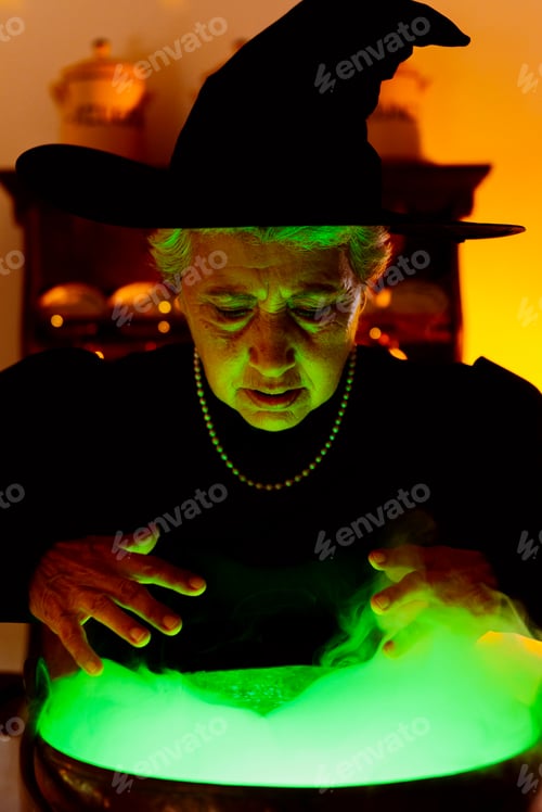 Preview: Older woman disguised as a classic witch