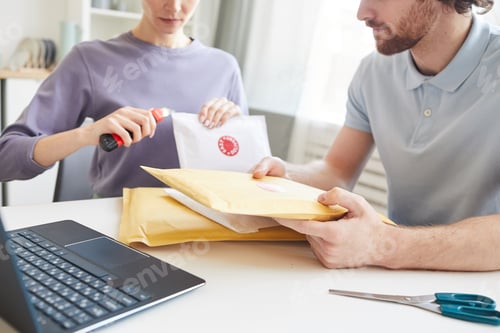 Preview: Couple opening the parcels