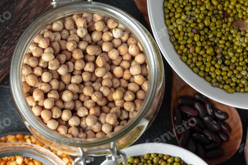 Preview: Uncooked dried chickpeas in glass jar close up