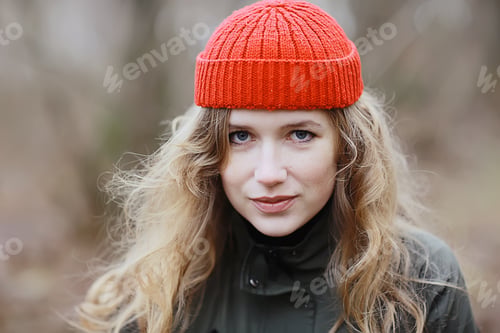 Preview: Model Late Autumn In The Park, European Style Adult Girl In Seasonal Glamorous Look