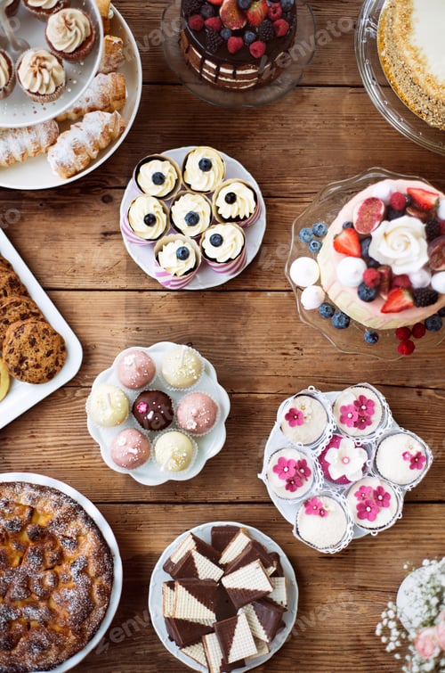 Preview: Table with loads of cakes, cupcakes, cookies and cakepops.